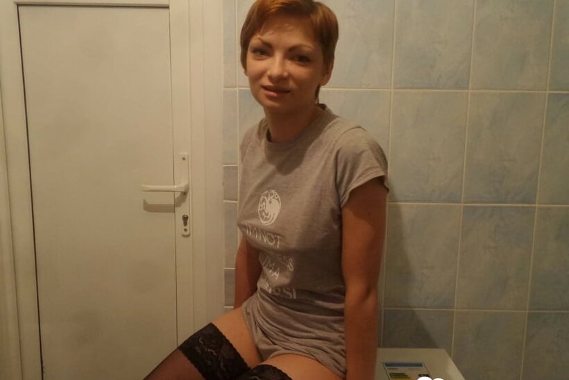 Stripping down to stockings, this short-haired amateur rubs her pussy, photo 1 of 21