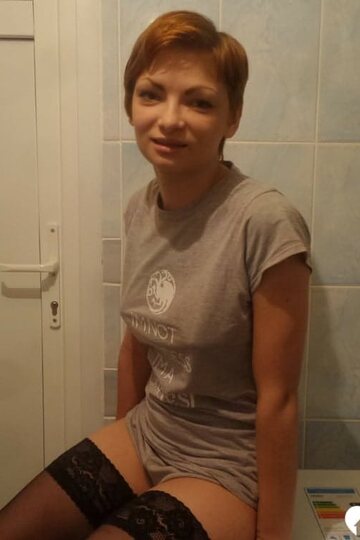 Stripping down to stockings, this short-haired amateur rubs her pussy