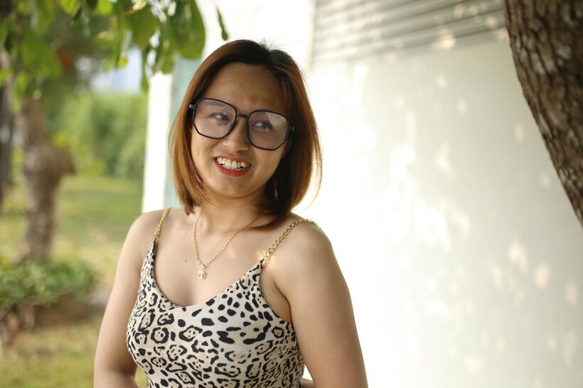 Amateur nude photo 11 — Eyeglasses and leopard dress frame this sweet Asian babe outdoors
