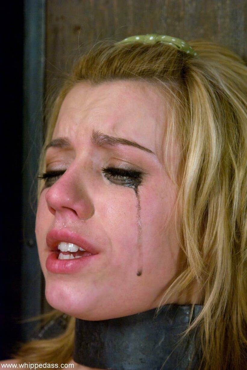 Beautiful Lexi Belle exposes her nipples while playing with a girlfriend (shot 15)