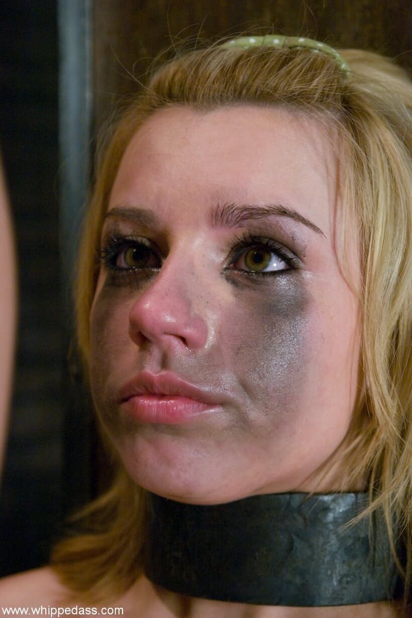Image 18/20: Beautiful Lexi Belle exposes her nipples while playing with a girlfriend