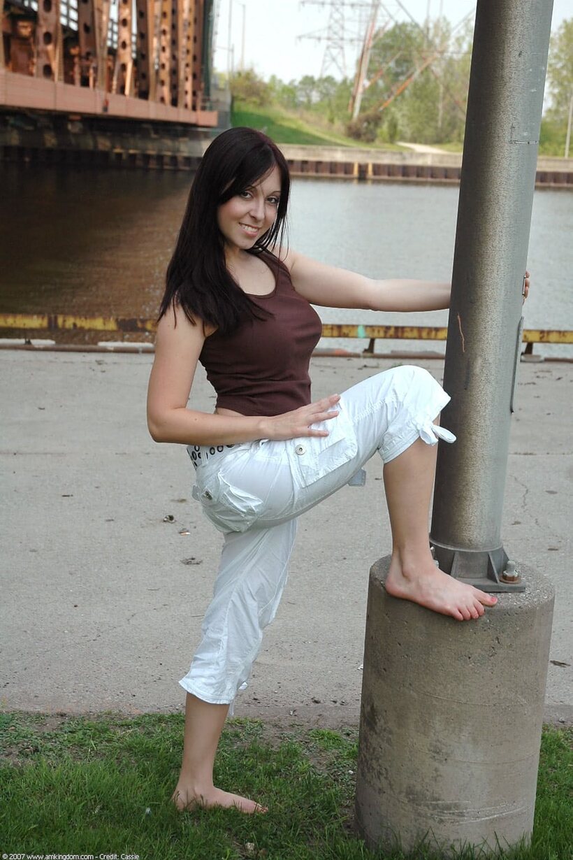 Amateur pic 11 from the set «Barefoot by the water, young amateur shows off her pussy and tits»