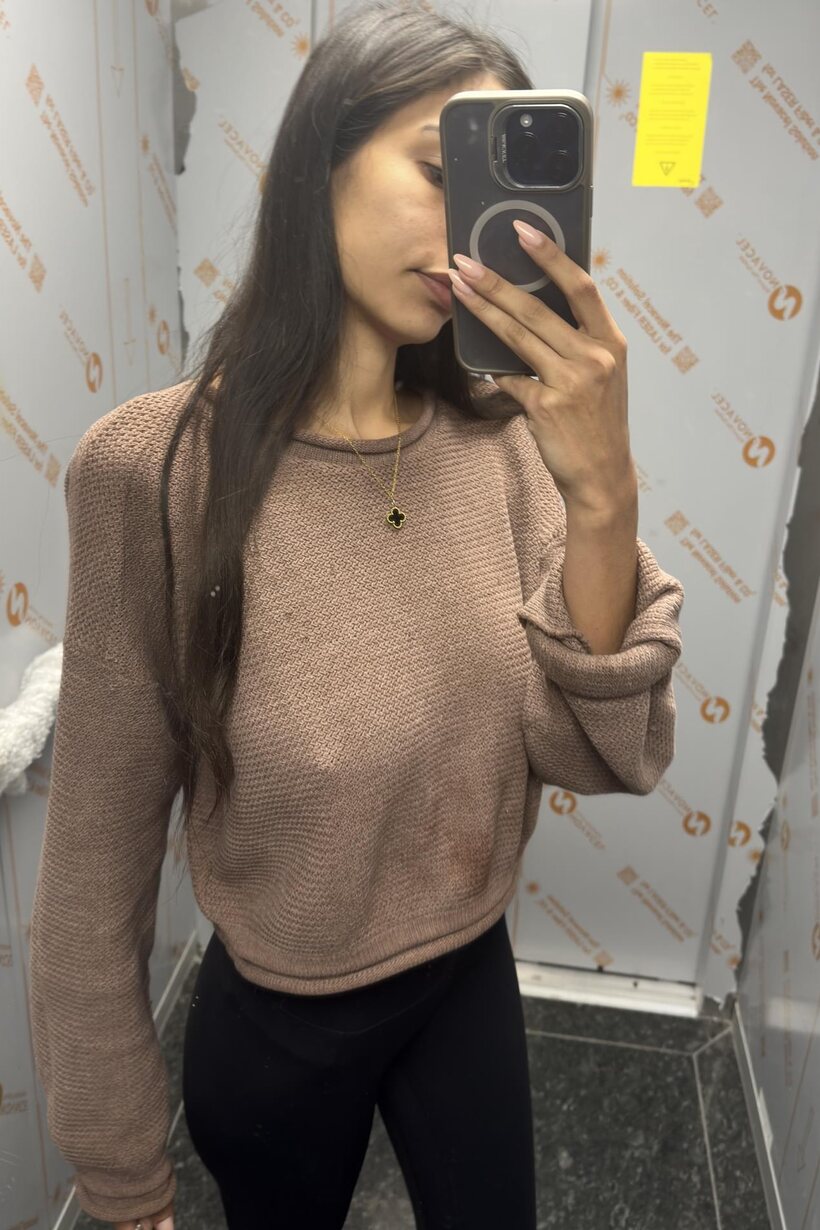 Amateur nude photo 8 — Skinny girl takes selfies and shows her ass in front of the mirror