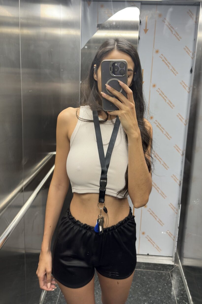 Amateur nude photo 13 — Skinny girl takes selfies and shows her ass in front of the mirror