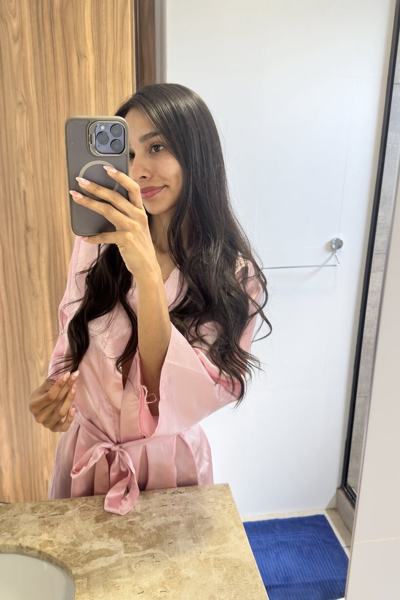 Amateur pic 16 from the set «Skinny girl takes selfies and shows her ass in front of the mirror»