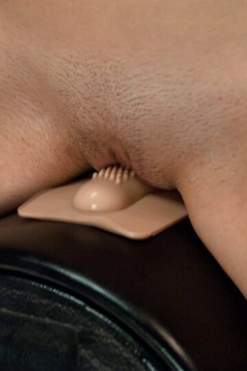 Sarah Jaymes enjoys rough solo fucking machine action