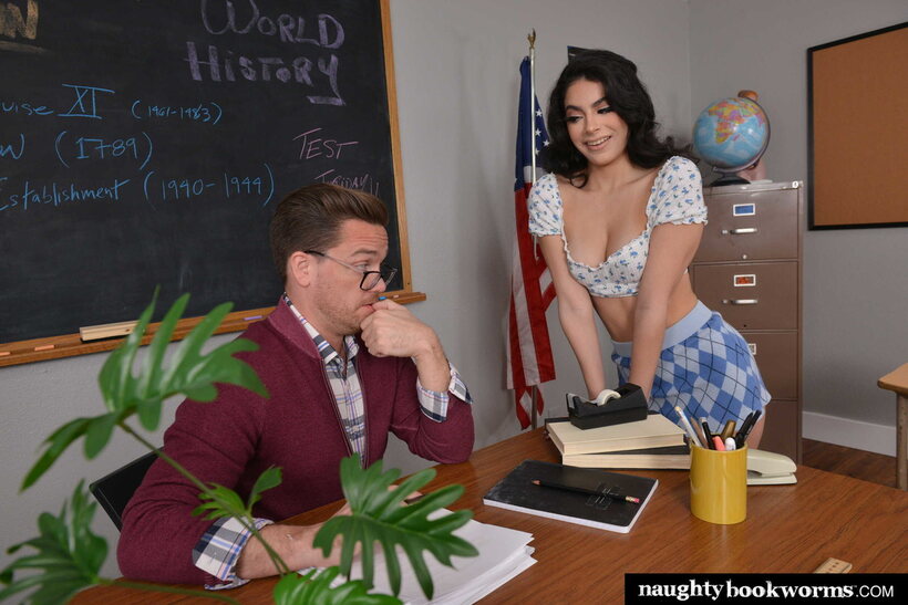 Pornstar Angel Gostosa flaunts her cum-covered face while fucking hard with Kyle Mason, photo 10 of 21