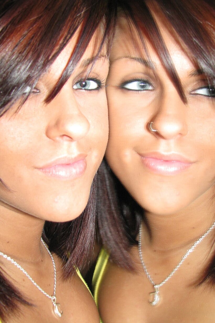 Amateur girl exposes her big tits while taking selfies, photo 12 of 21