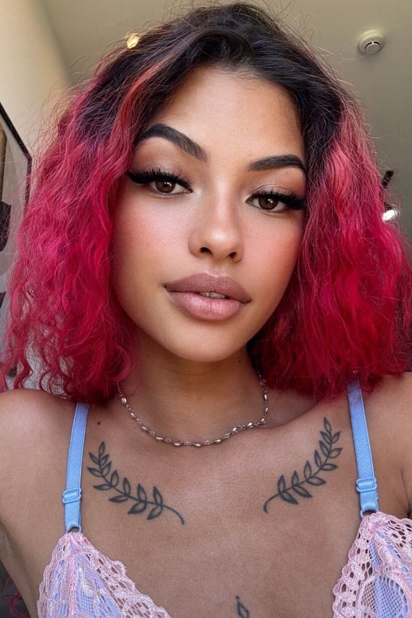 Cute girl shows off her natural tits (shot 7)