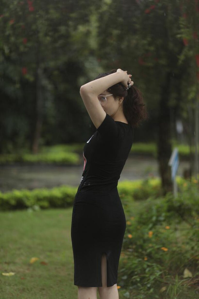 Photo 4 — Petite girl shows off her body and ass outdoors