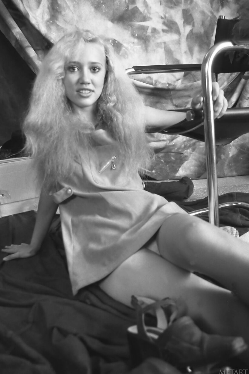 Ass nude photo 4 — Topless blonde and brunette solo babes pose in vintage-style photo sets