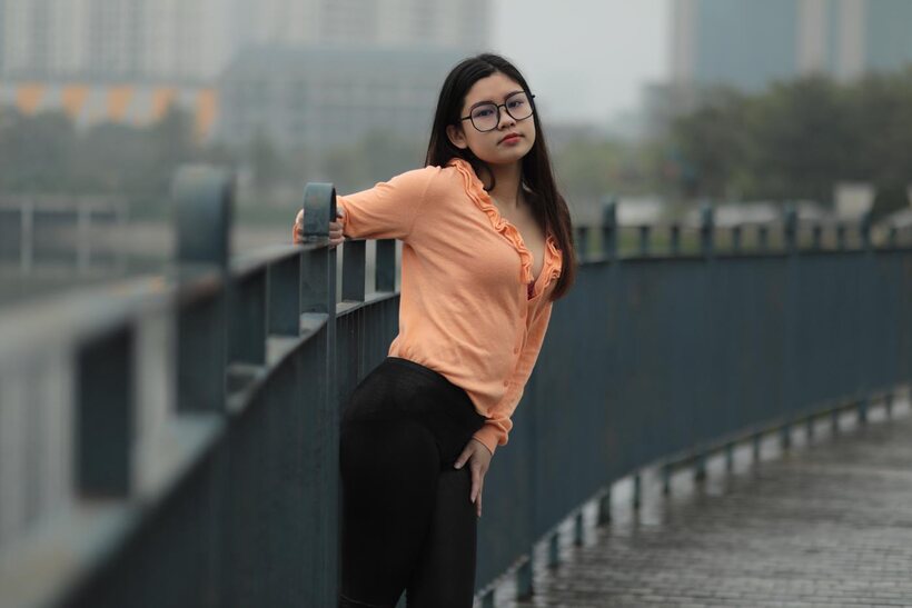 Beautiful girl gets naked in public, photo 6 of 21