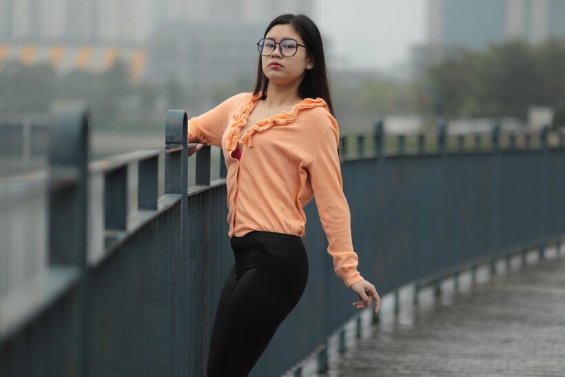 Image 11/21: Beautiful girl gets naked in public