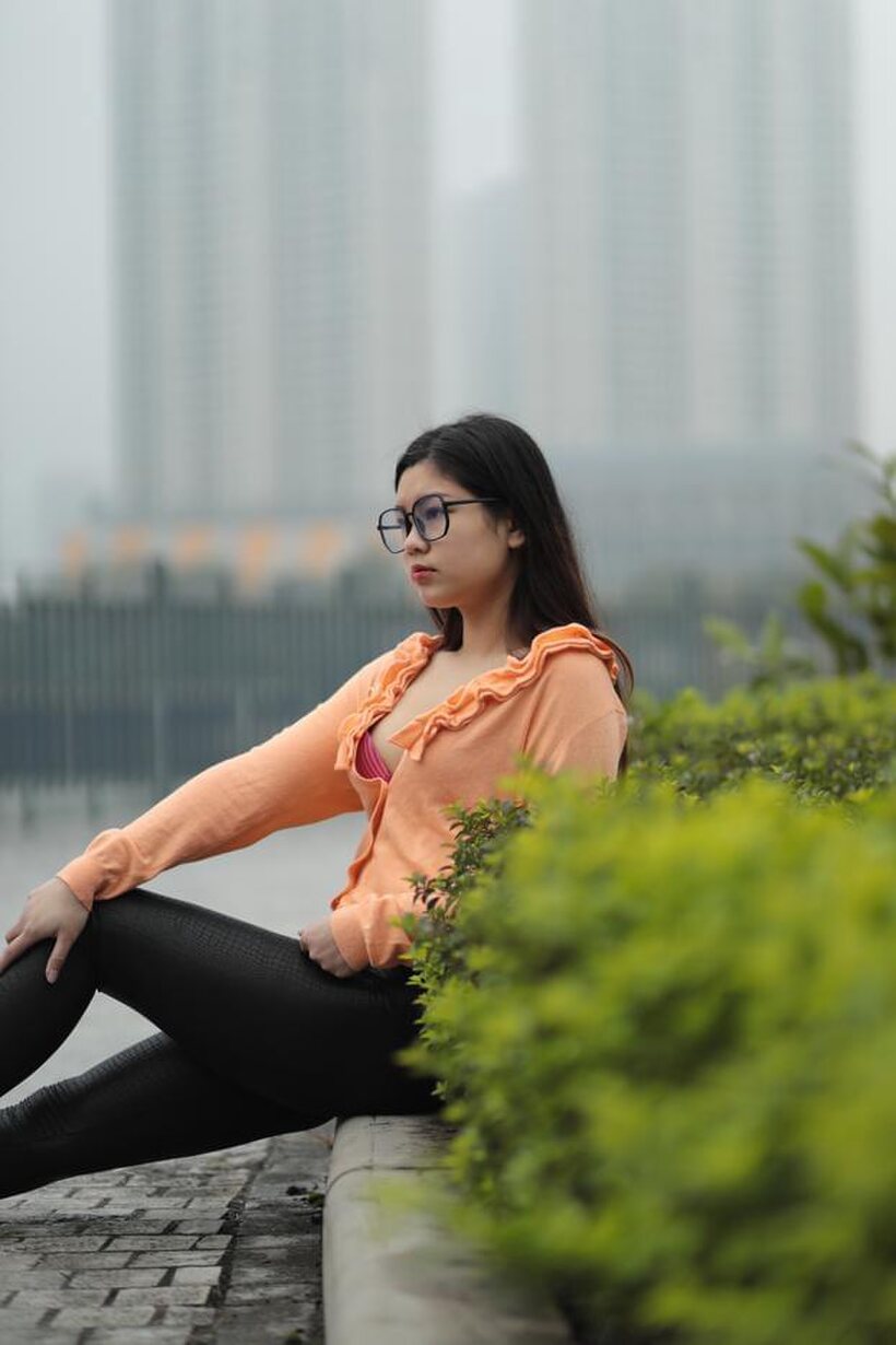 Amateur pic 19 from the set «Beautiful girl gets naked in public»