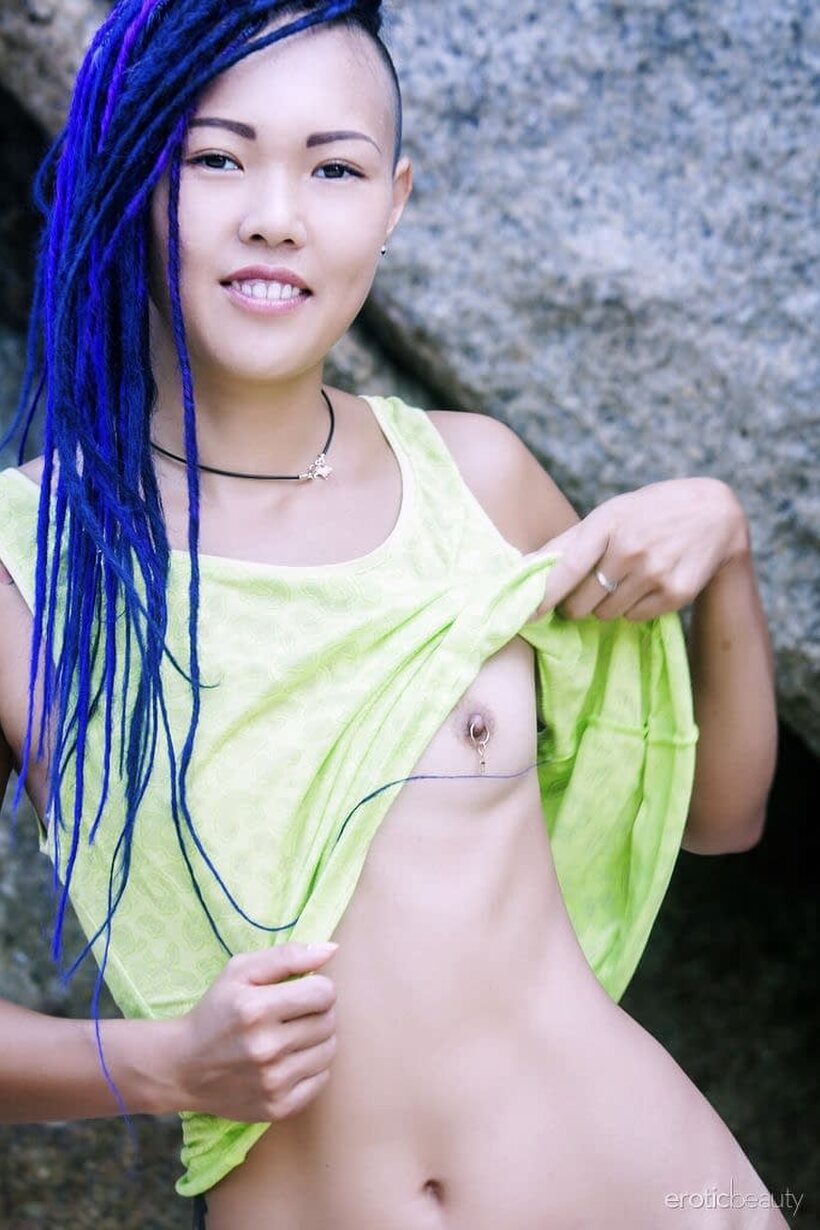 Teen Sweet Julie gets naked on the beach and shows her natural tits and pussy, photo 9 of 16
