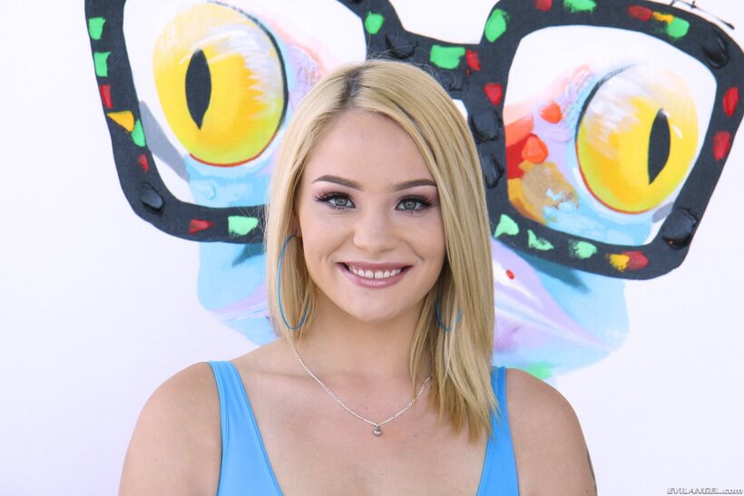 Blonde Hadley Viscara up close: puffy nipples and big areolas in high heels (shot 1)