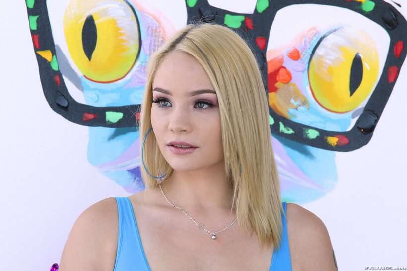 Blonde Hadley Viscara up close: puffy nipples and big areolas in high heels (shot 2)