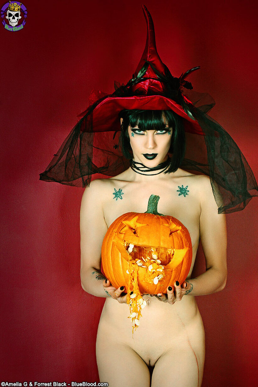 Beautiful Asphyxia Noir flaunts her big tits and nipples for Halloween, photo 2 of 15