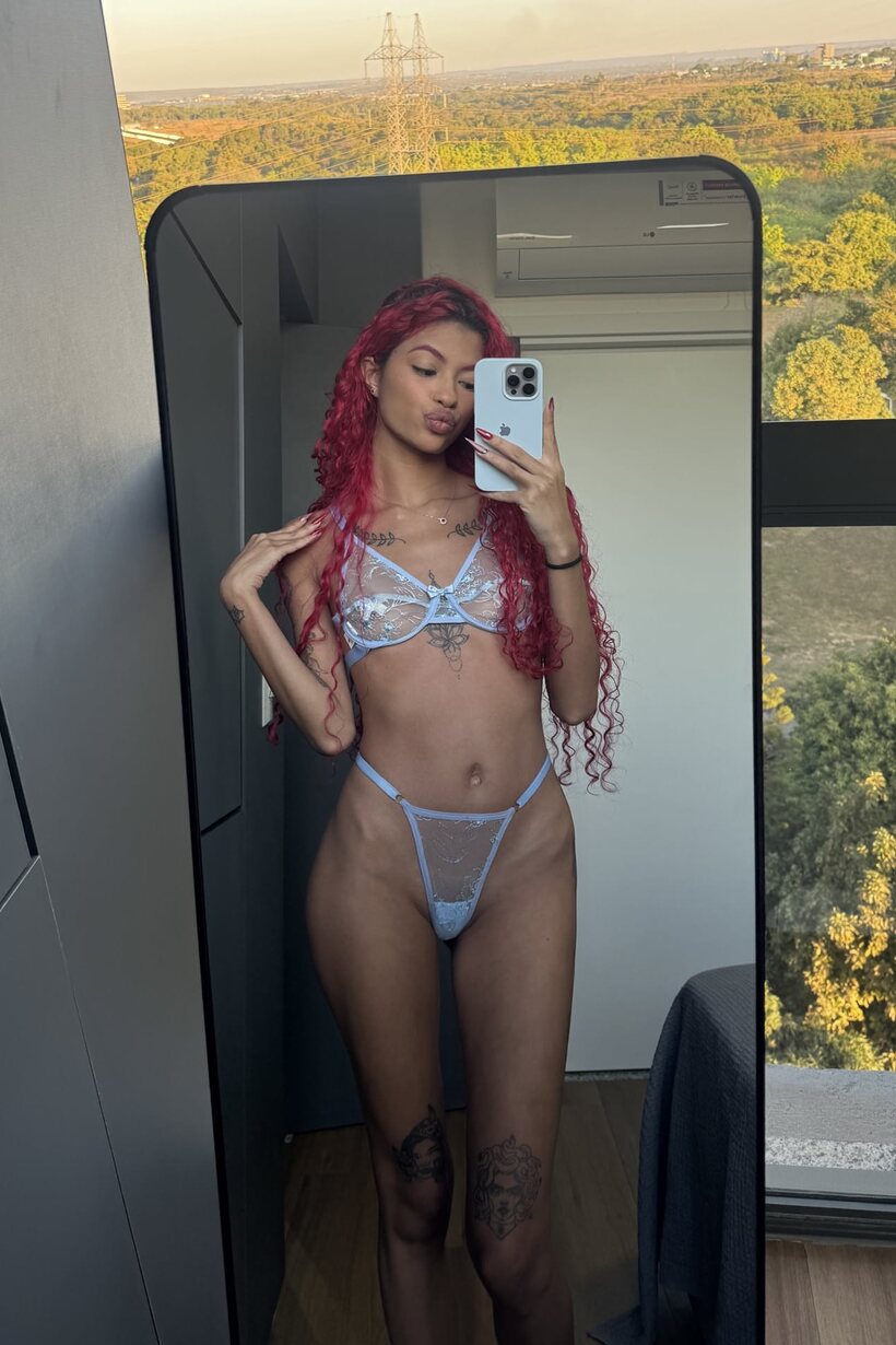 Cute girl exposes her natural tits (shot 12)