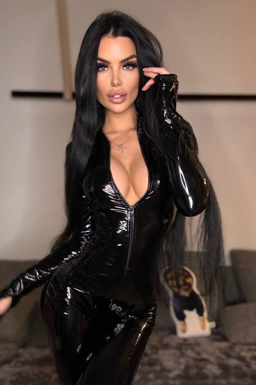 Amateur nude photo 7 — Sophia 69 slips out of her latex suit and frees her tits