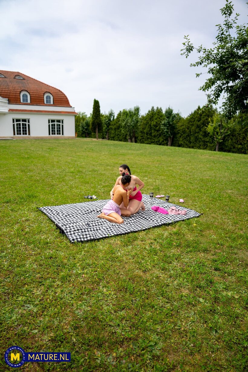 Emily Devine enjoys outdoor fun with a lesbian pair, photo 4 of 21