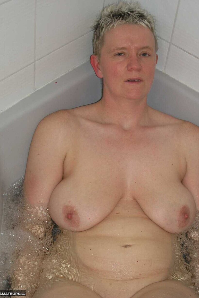 Tiffany Pearl pic 9 from the set «Chubby Tiffany Pearl shows her natural saggy tits while masturbating»