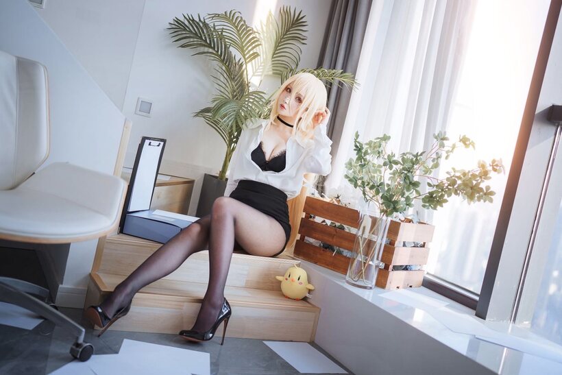 Image 2/10: Blonde girl exposes her big tits in nylons