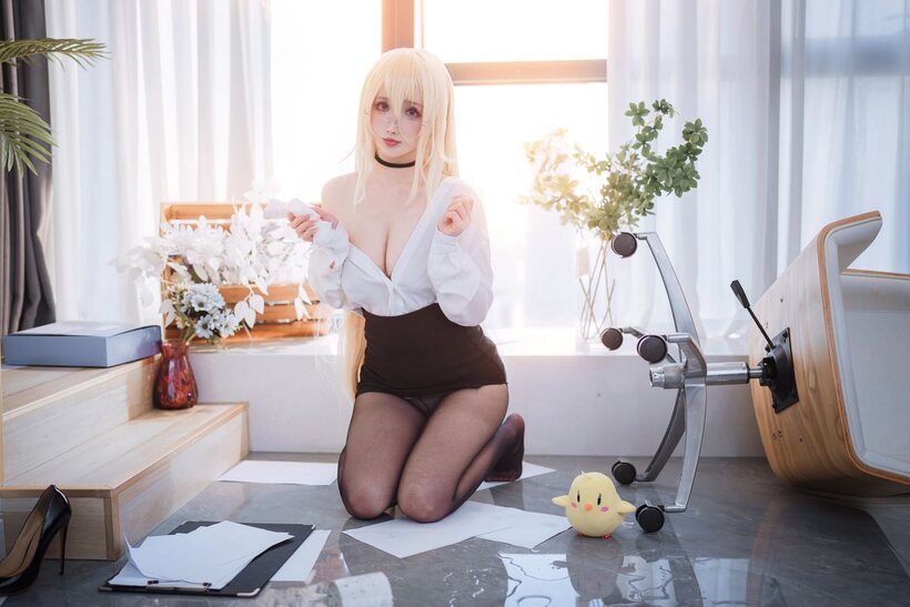 Asian pic 9 from the set «Blonde girl exposes her big tits in nylons»