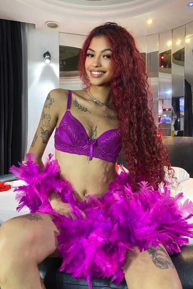 Cute girl flaunts her natural tits (shot 18)
