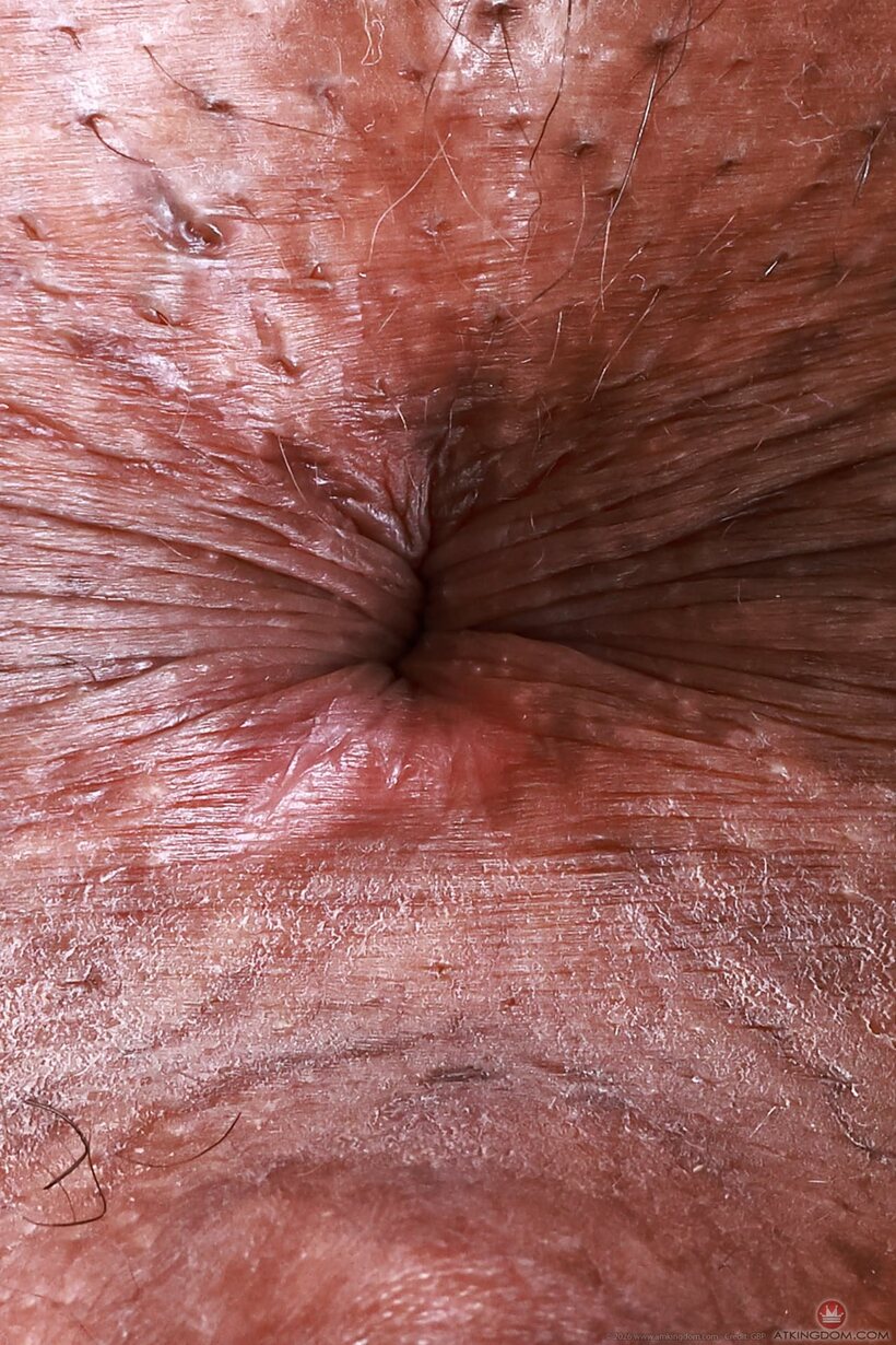 Nina White pic 21 from the set «Nina White exposes her pussy after slipping out of her bikini»