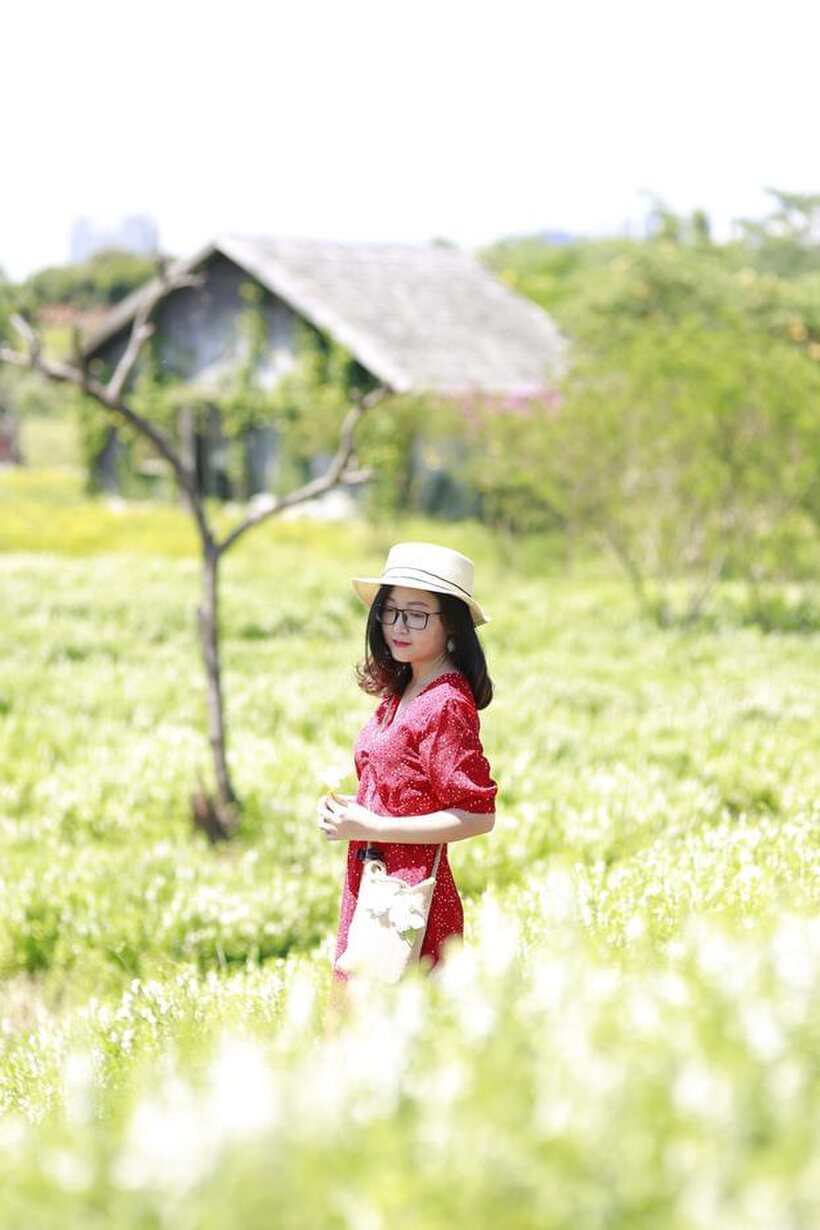 Glasses on, an Asian babe poses outdoors in a red dress, photo 13 of 21