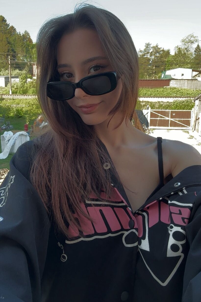 Schoolgirl taking selfies outdoors, photo 9 of 20