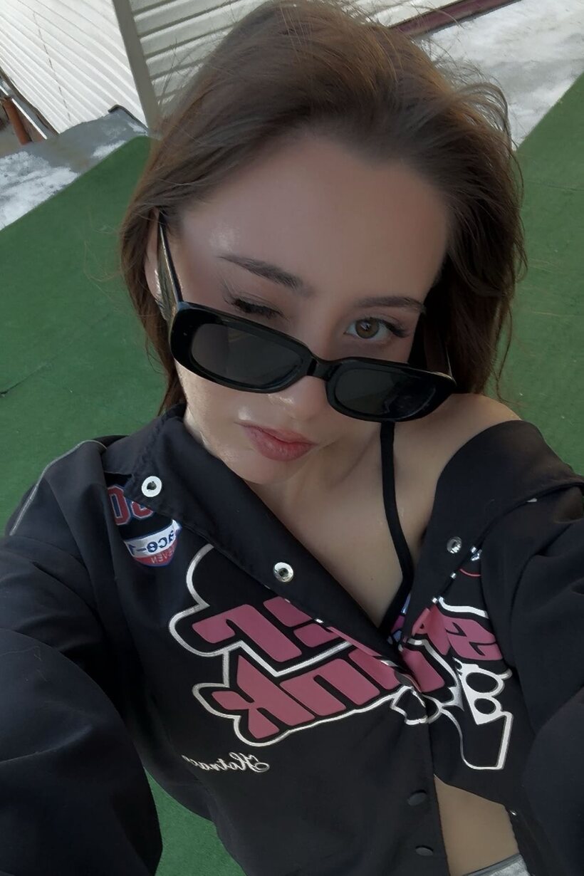 Schoolgirl taking selfies outdoors, photo 10 of 20