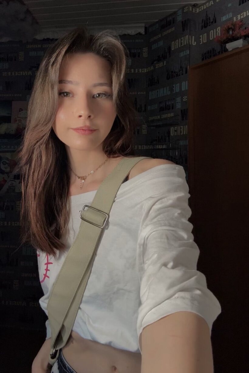 Photo 20 — Schoolgirl taking selfies outdoors