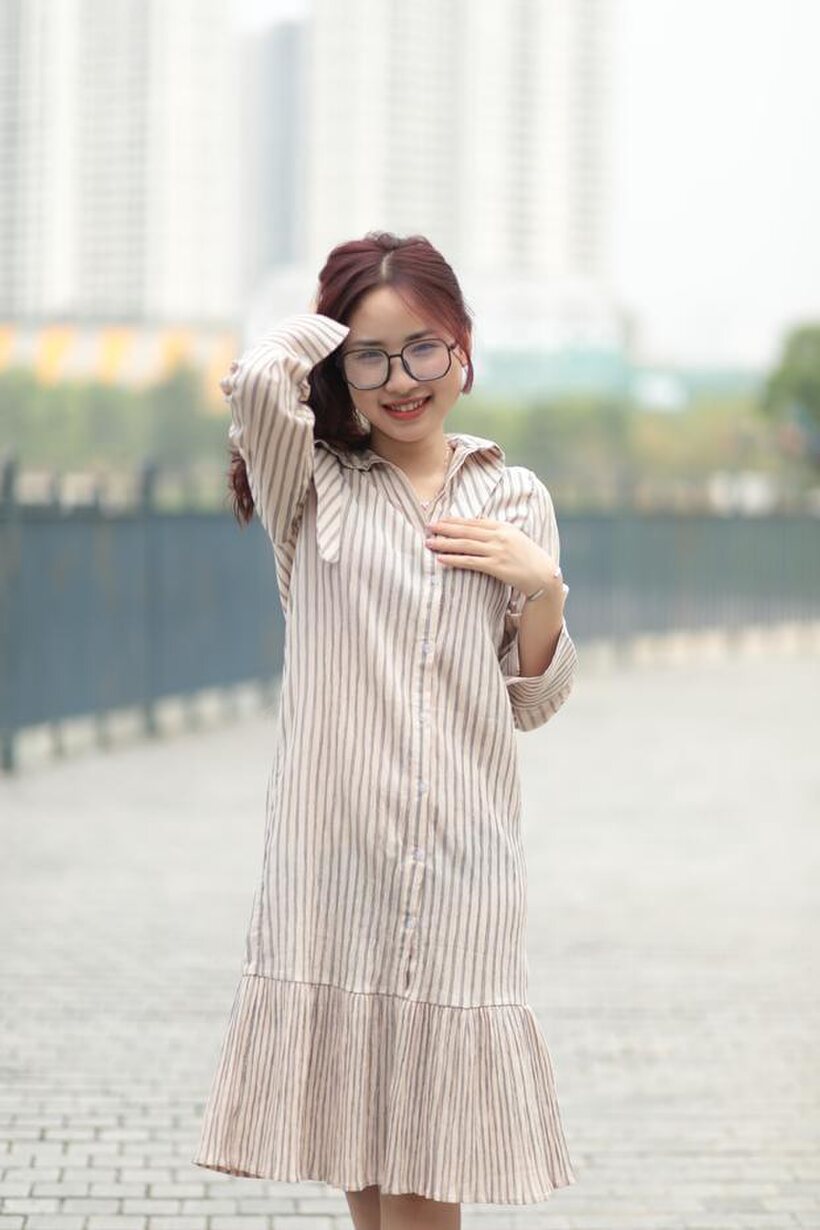 Asian nude photo 4 — Beautiful girl in a dress shows her body in public