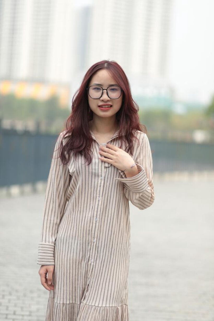 Asian nude photo 13 — Beautiful girl in a dress shows her body in public