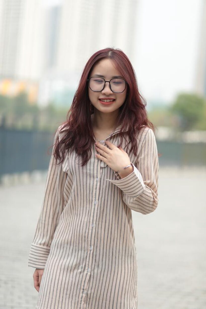 Asian pic 14 from the set «Beautiful girl in a dress shows her body in public»