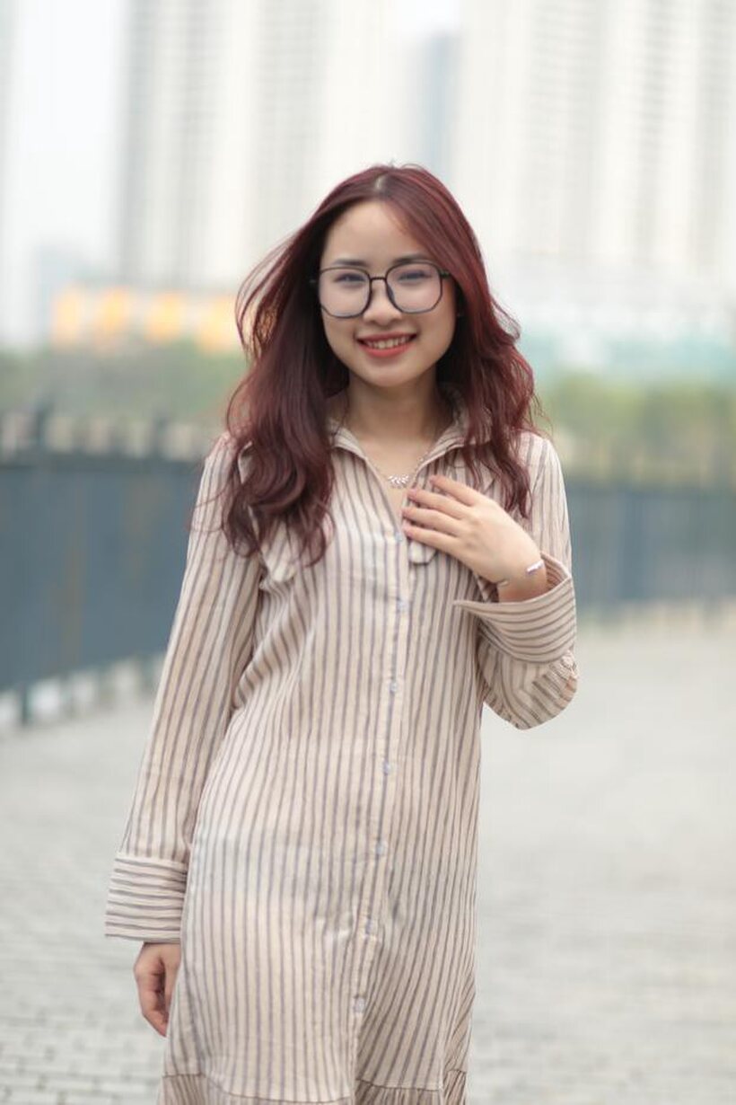 Asian pic 16 from the set «Beautiful girl in a dress shows her body in public»