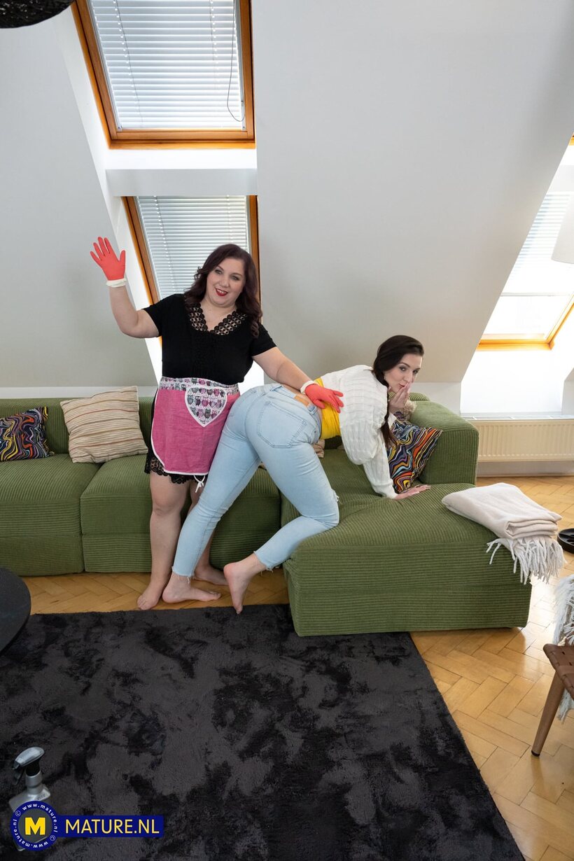 Stepsis Suzie pic 13 from the set «BBW Stepsis Suzie plays with a girlfriend and shows her thick feet and ass in jeans»