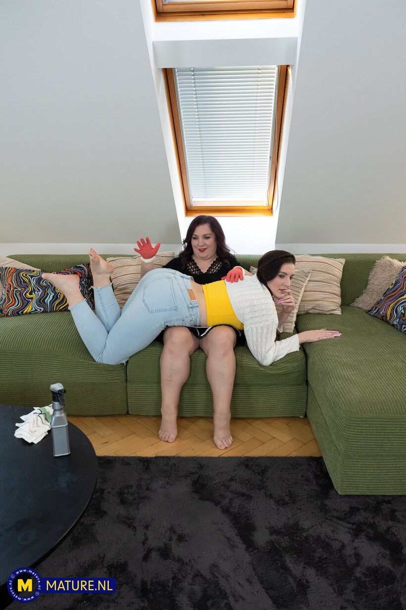 Stepsis Suzie nude photo 14 — BBW Stepsis Suzie plays with a girlfriend and shows her thick feet and ass in jeans