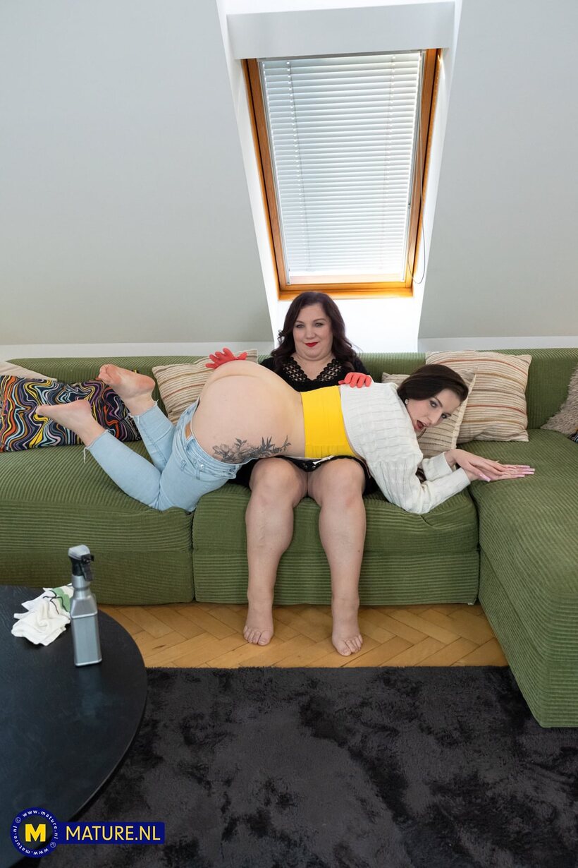 BBW Stepsis Suzie plays with a girlfriend and shows her thick feet and ass in jeans (shot 16)