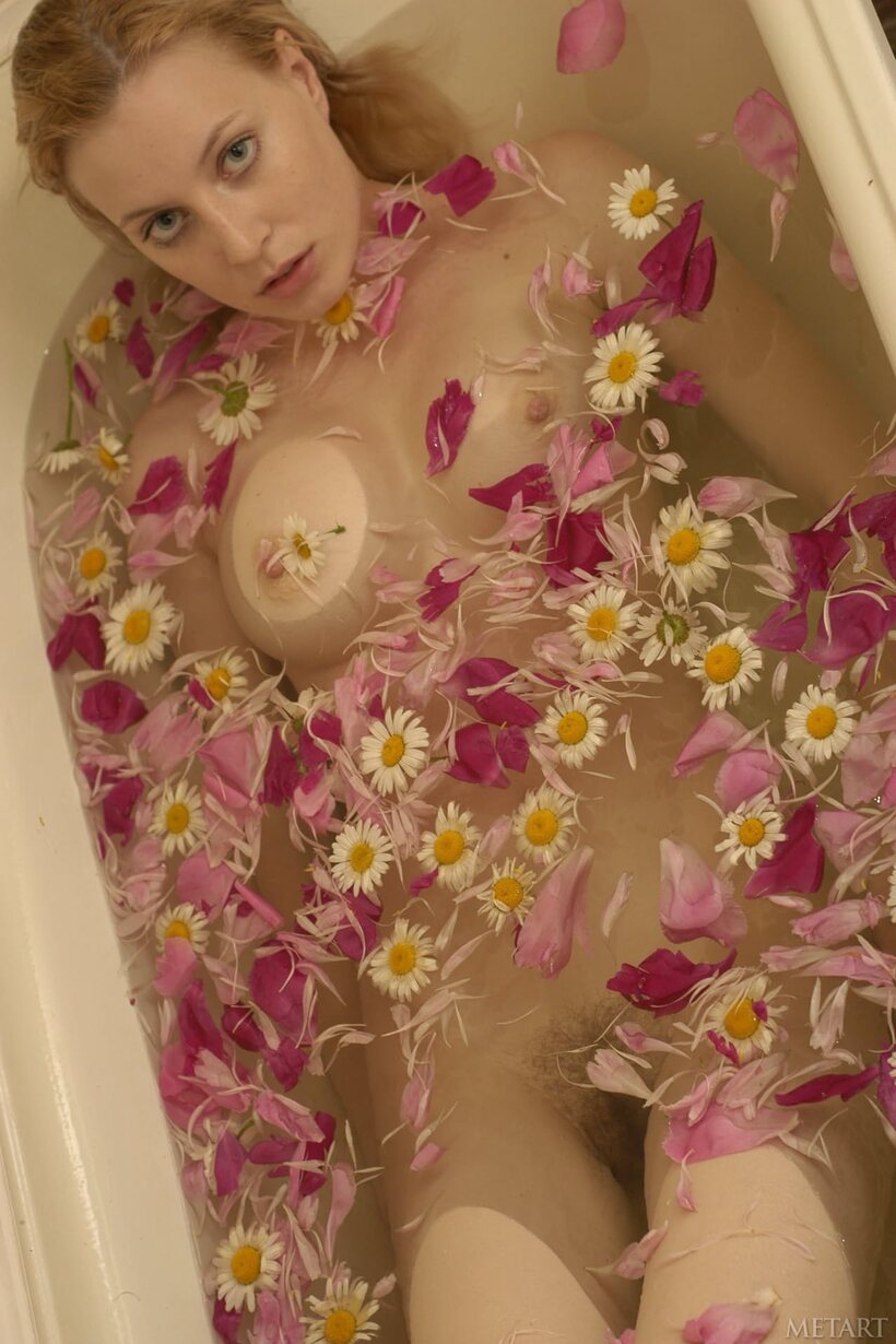 Cute girl up close: wet hairy pussy and ass in the bathtub (shot 20)