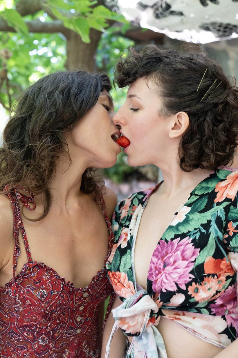 Julia Roca pic 4 from the set «Julia Roca and Nina A have amateur lesbian sex with a veggie»