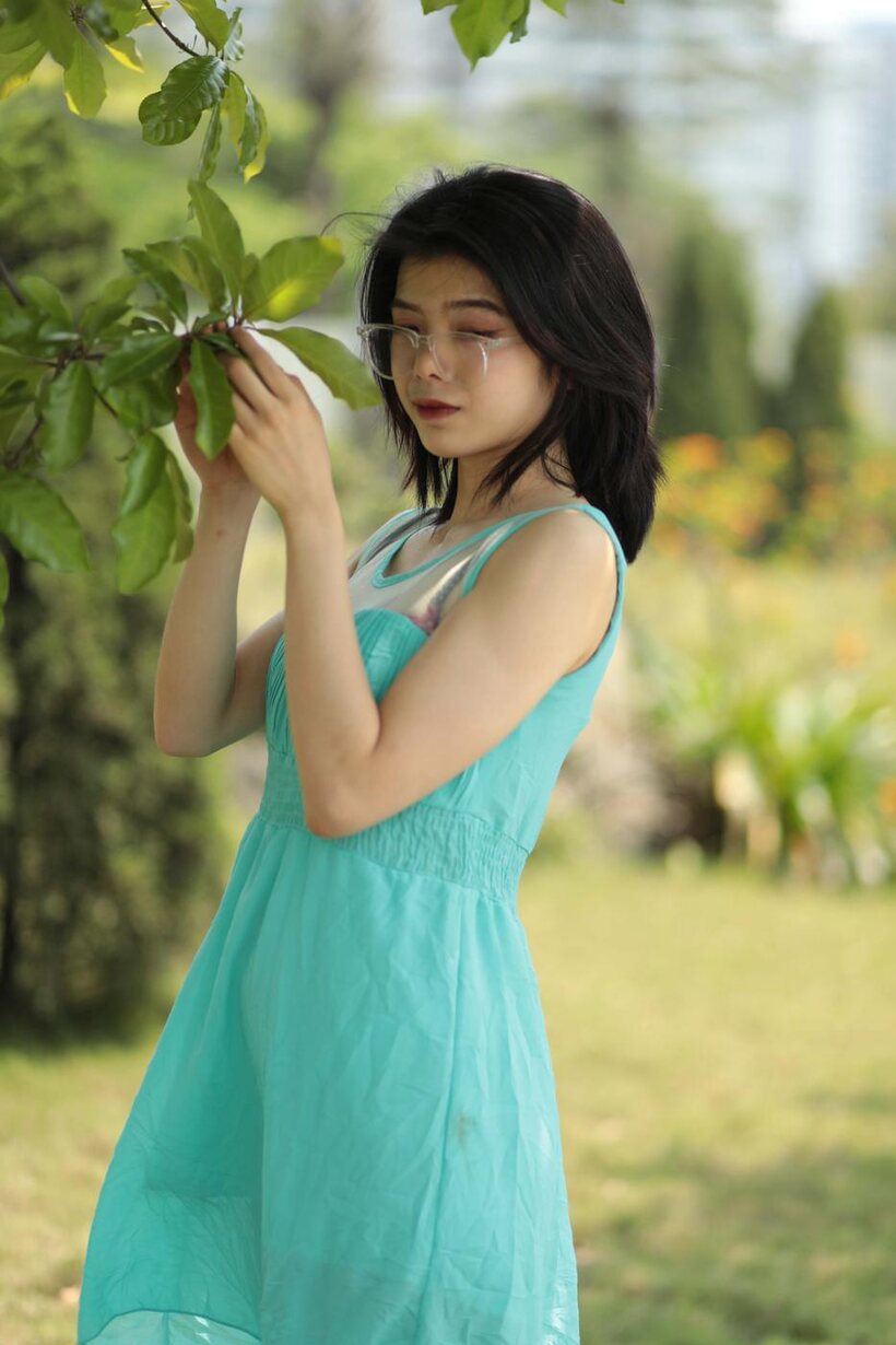Amateur pic 10 from the set «Beautiful girl gets naked outdoors»