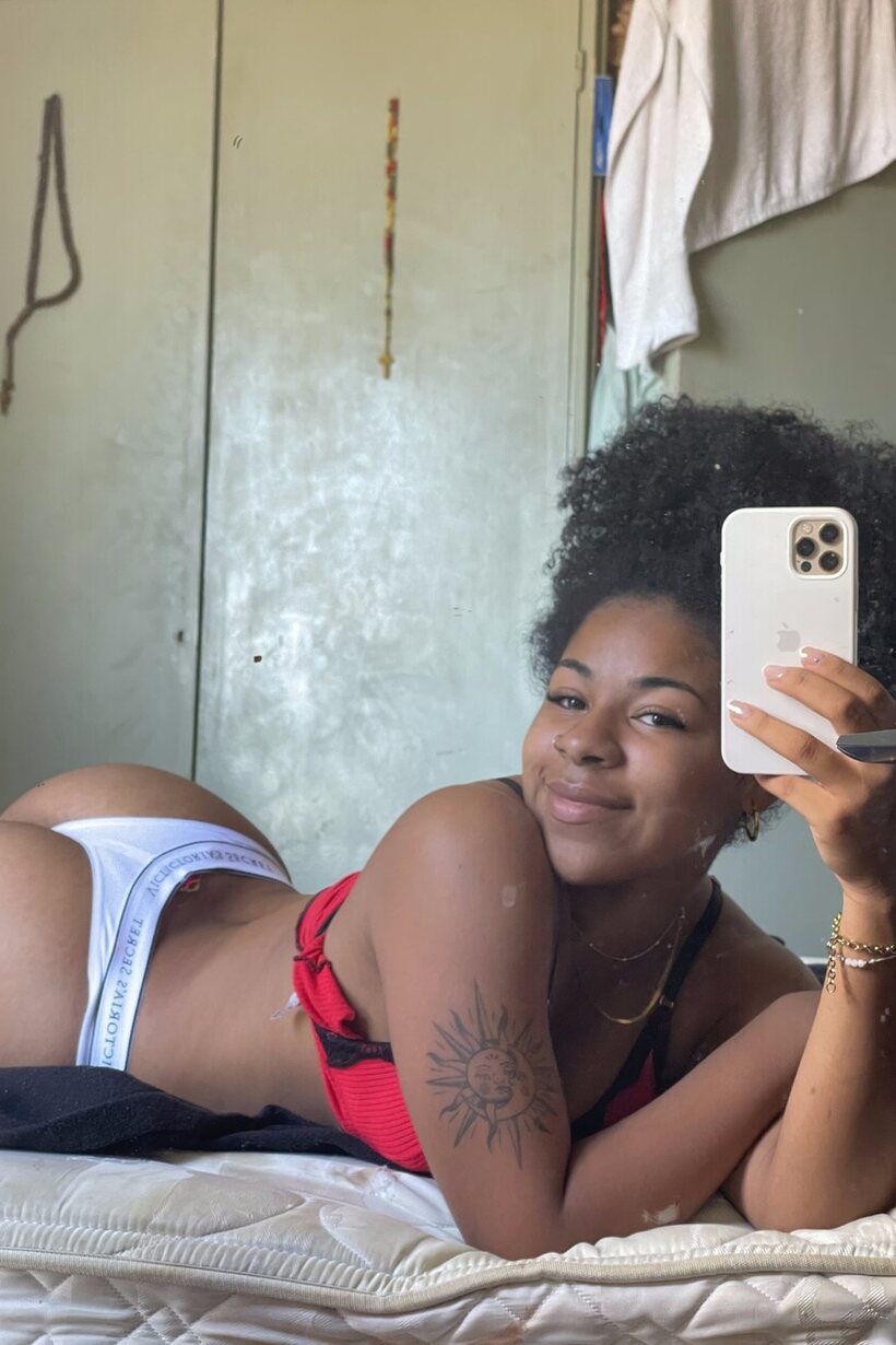 African nude photo 1 — Black girl snaps bedroom selfies while wearing sexy lingerie