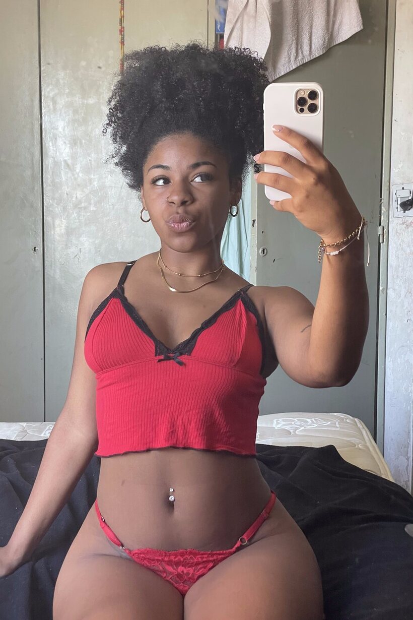 Photo 3 — Black girl snaps bedroom selfies while wearing sexy lingerie