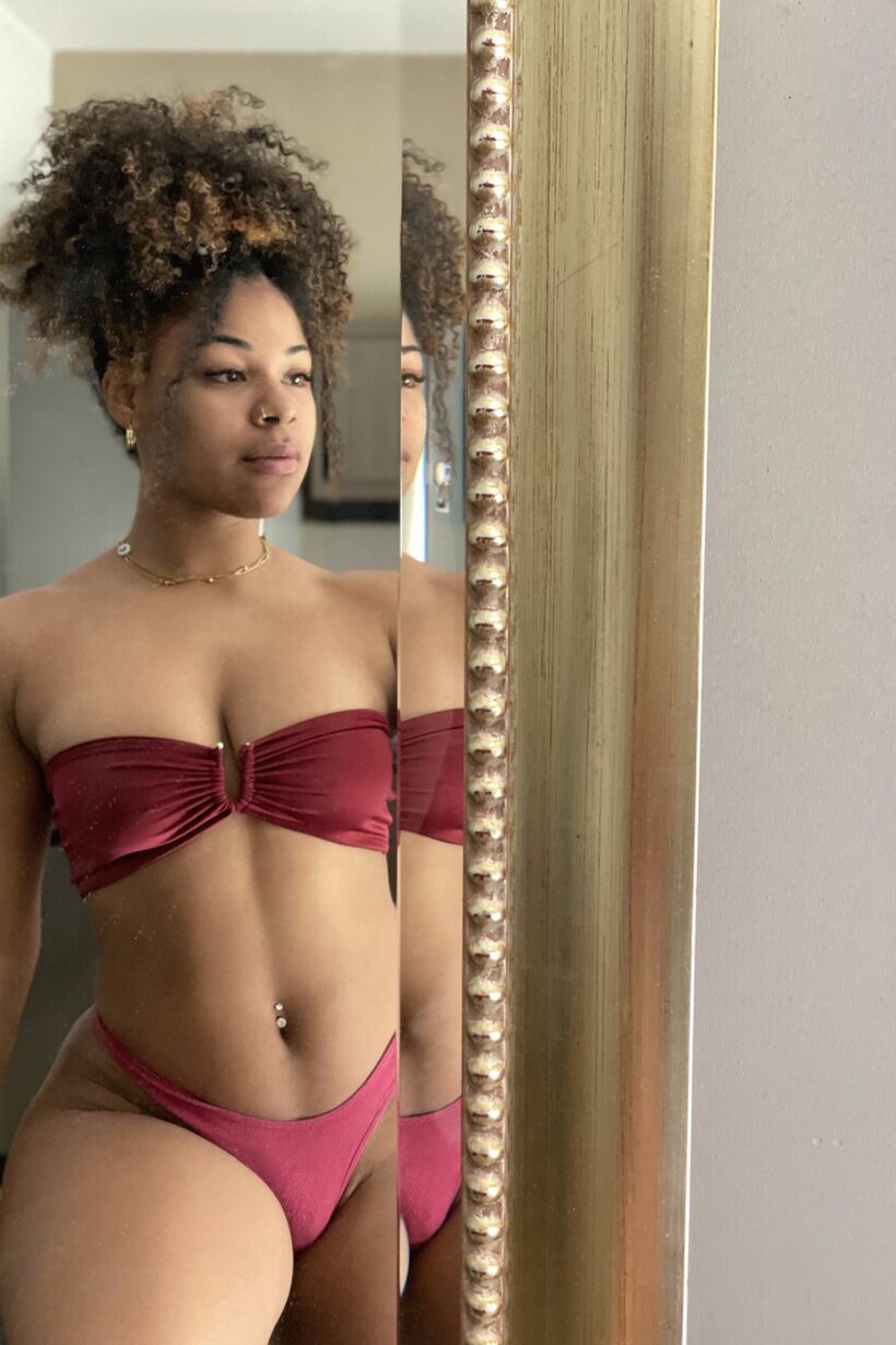 Black girl snaps bedroom selfies while wearing sexy lingerie (shot 8)