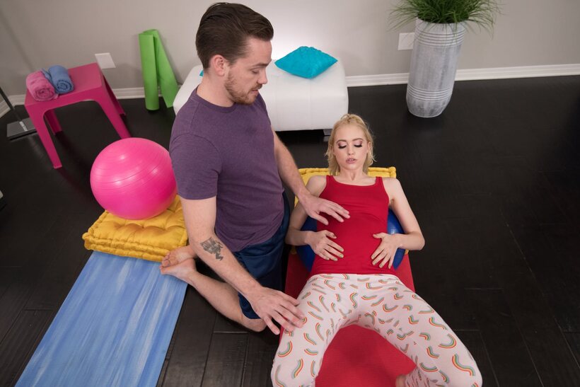 Photo 6 — Pregnant Chloe Cherry spreads her pussy while taking it in the ass with Kyle Mason