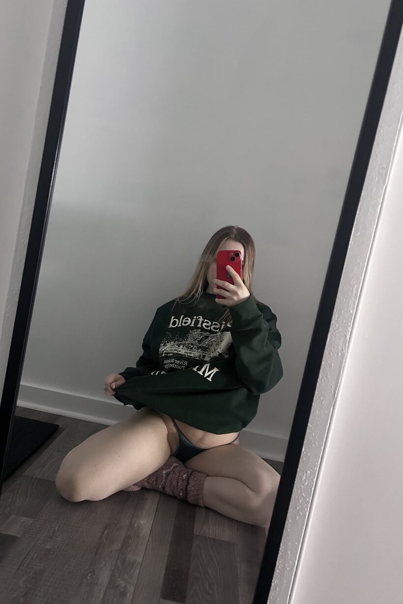 Hoodie-clad curvy girl snaps selfies in cotton panties and shows her ass, photo 2 of 11
