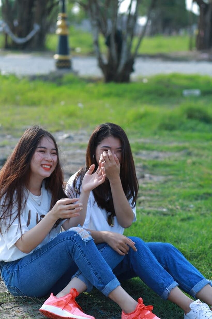 Asian girl gets naked outdoors (shot 5)